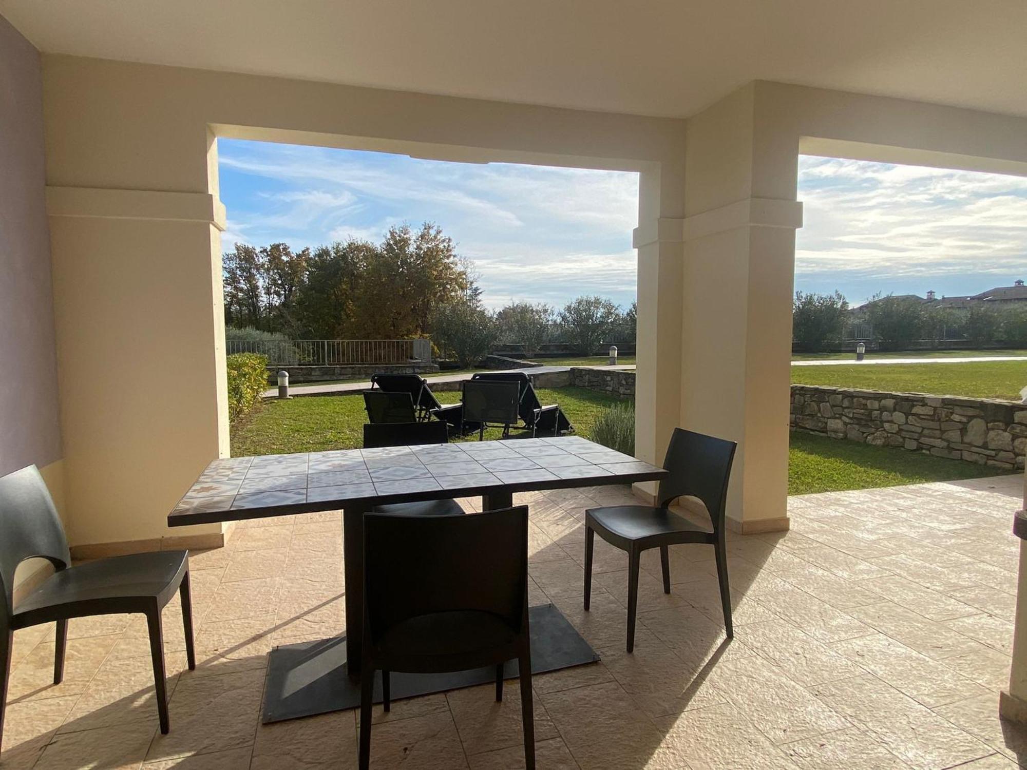The Flowers - Apartments With Private Garden In Residence With Pool Manerba del Garda Exterior photo