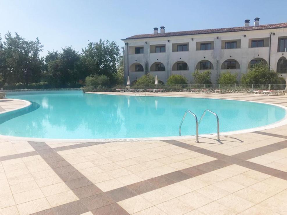 The Flowers - Apartments With Private Garden In Residence With Pool Manerba del Garda Exterior photo
