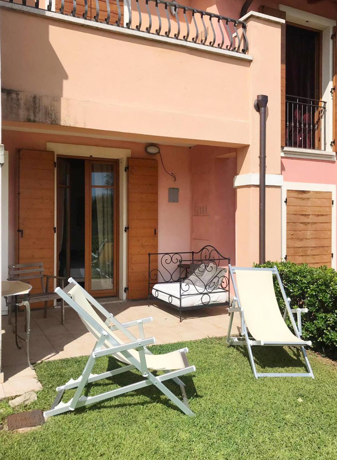 The Flowers - Apartments With Private Garden In Residence With Pool Manerba del Garda Exterior photo
