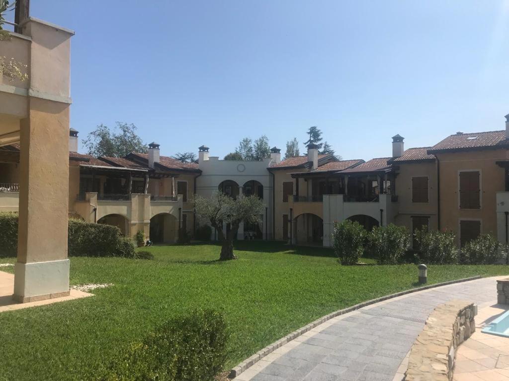 The Flowers - Apartments With Private Garden In Residence With Pool Manerba del Garda Exterior photo