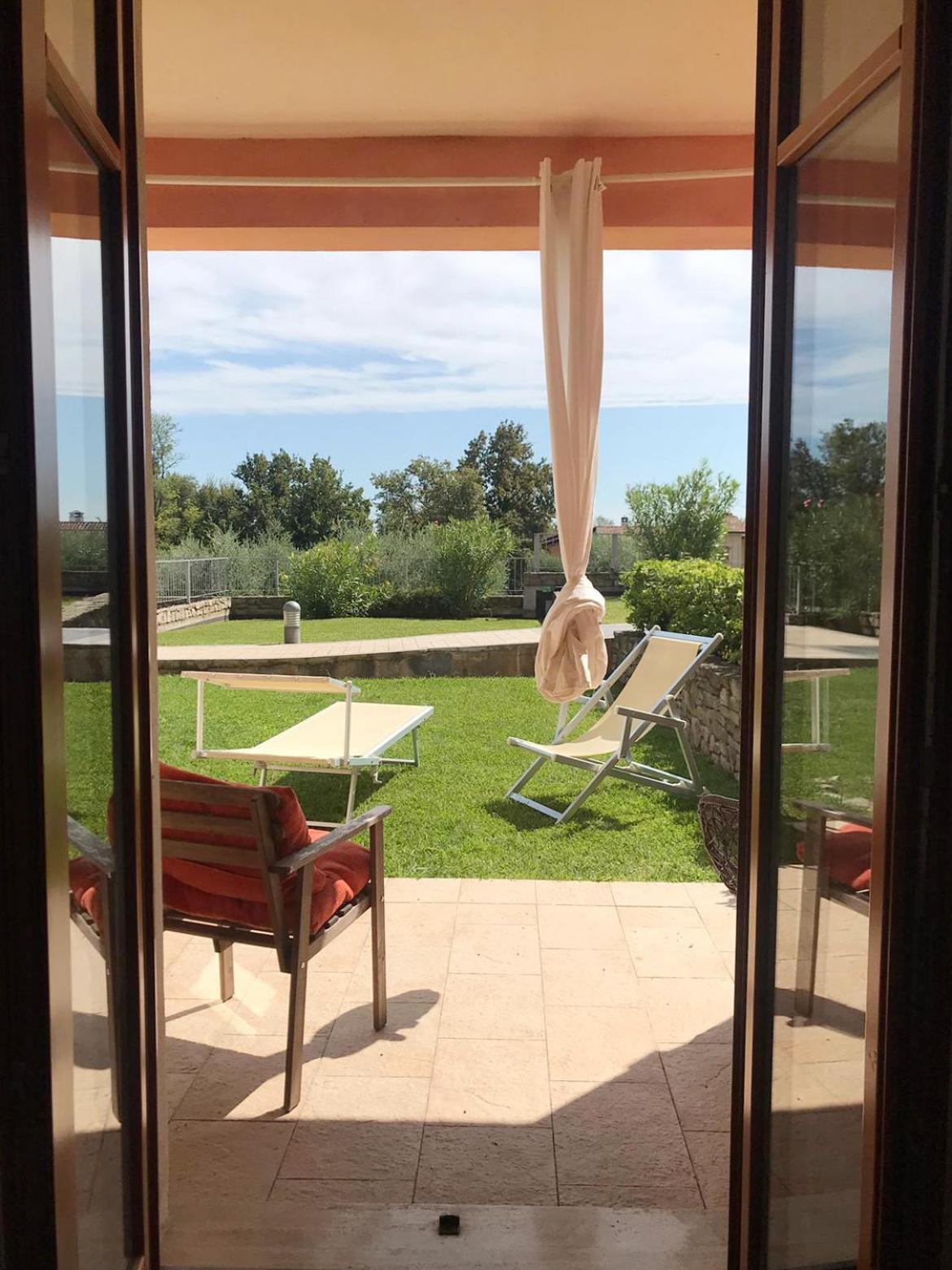 The Flowers - Apartments With Private Garden In Residence With Pool Manerba del Garda Exterior photo